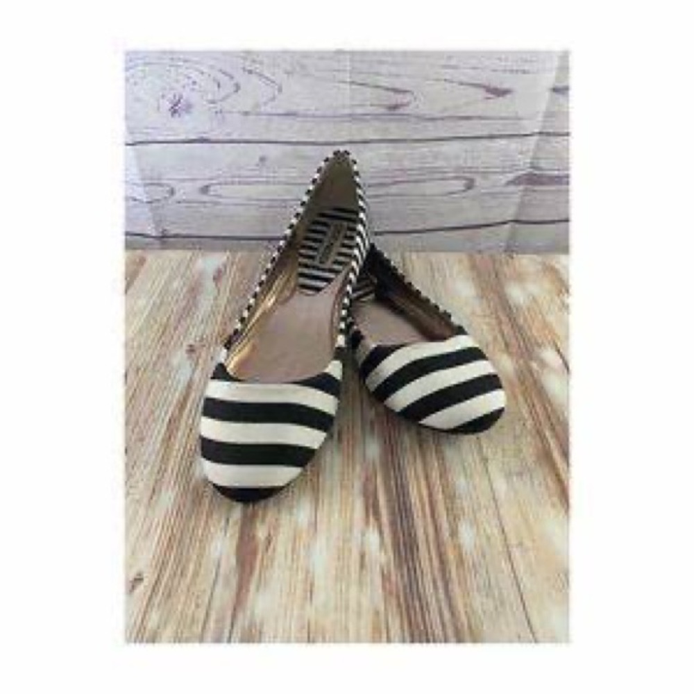 Size 11 Steve Madden ladies flats!
